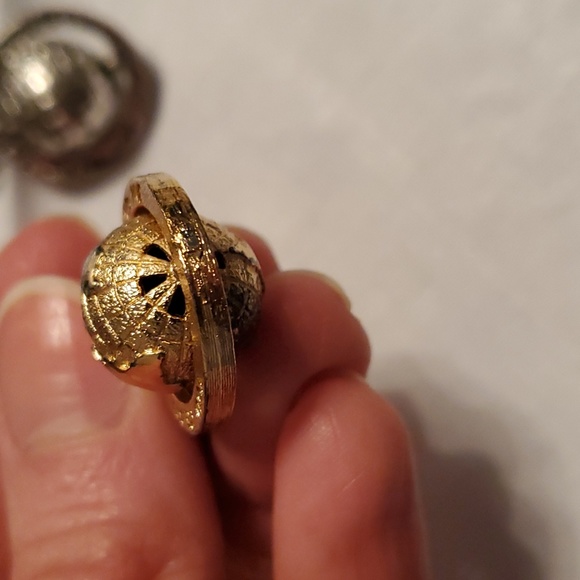 Vintage Monet spinning world charms - Picture 6 of 13